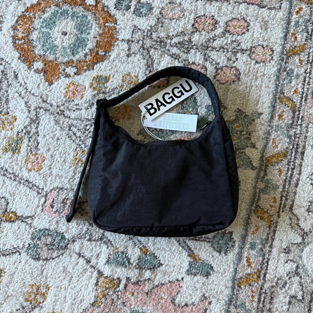 BAGGU Black Shoulder Bag Minimalist Design